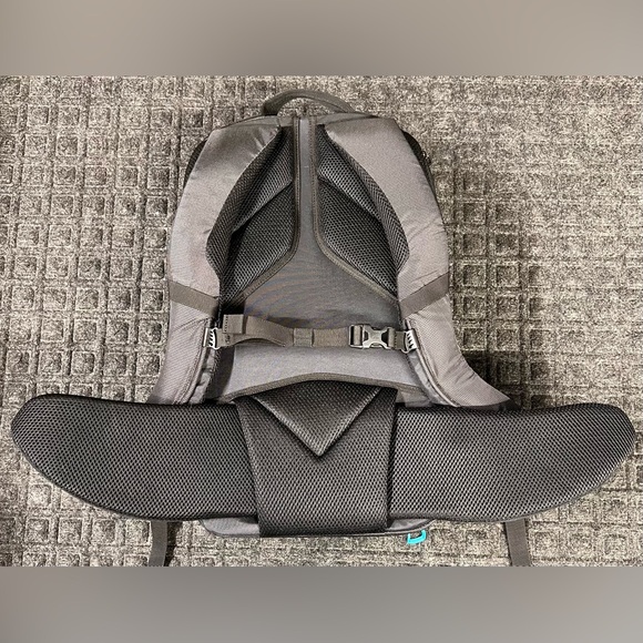 Thule EnRoute Camera Backpack - Picture 2 of 6